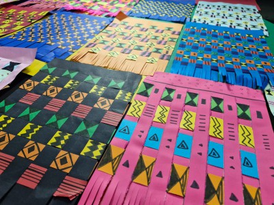 Tramas de papel: tecendo e conhecendo a arte e a história do Kente africano 