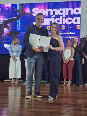 Alunos do 6º semestre do curso de Direito entregam Projeto de Lei IPTU VERDE ao Prefeito Municipal